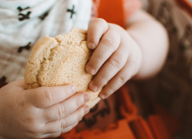 child's hands with food